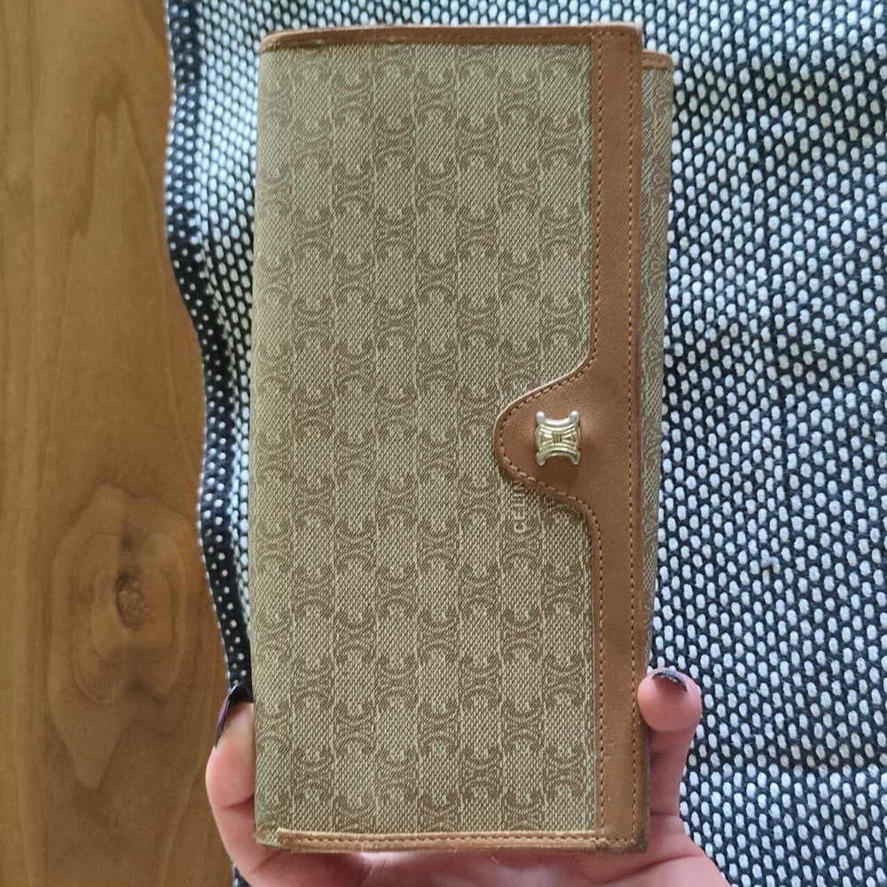 Authentic vintage Celine kiss lock long wallet!!